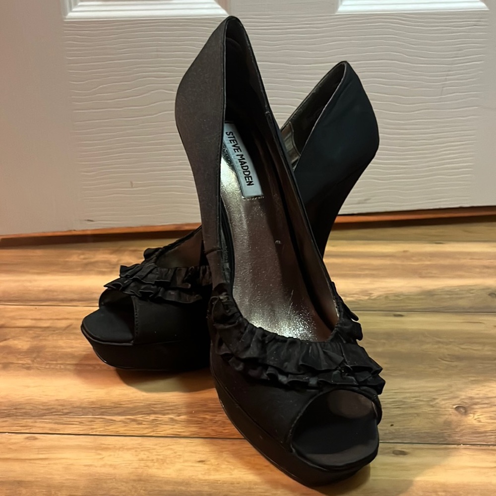 Used Steve Madden Black heels